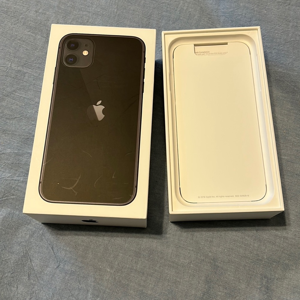 iPhone 11 box